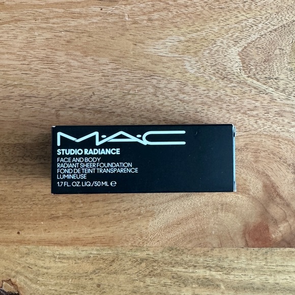 MAC STUDIO RADIANCE FACE AND BODY RADIANT SHEER FOUNDATION c8 NEW in BOX! - Picture 7 of 11